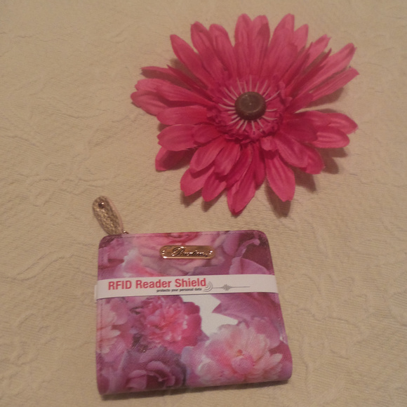 Buxton Handbags - Buxton Floral Print Wallet w/ RFID Reader Shield